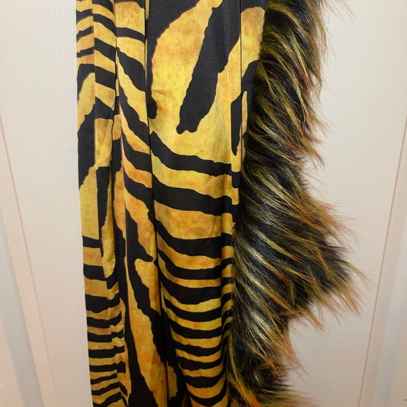 Fashion Nova Fur trim dress - Picture 7 of 8